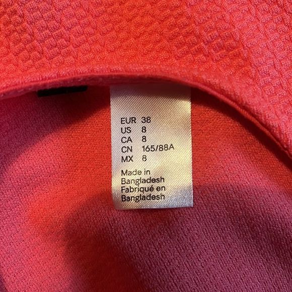 𝅺divided H&M Coral dress with plunge opening on back size 8 - Picture 3 of 6